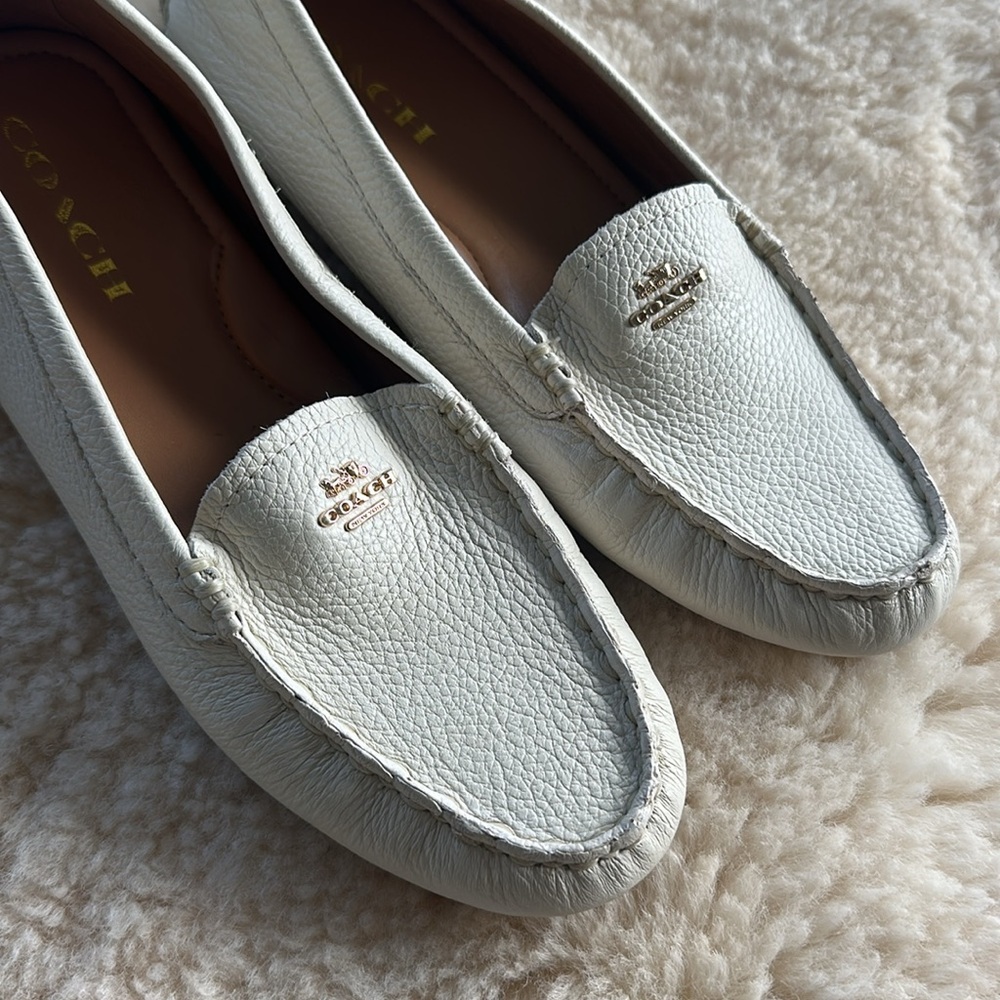 Coach White Pebbled Leather Driver Loafers with Gold Logo - Picture 3 of 5